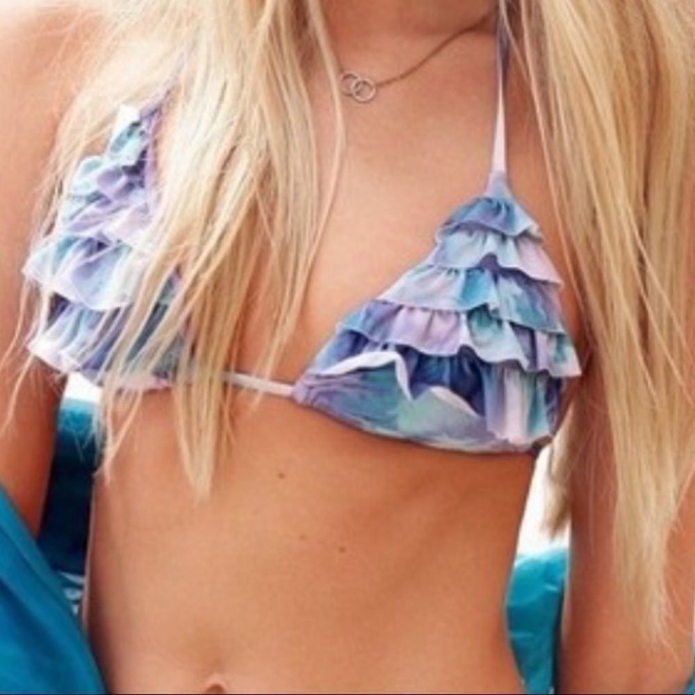 Beach Bunny It Girl Tri Bikini Top NWT